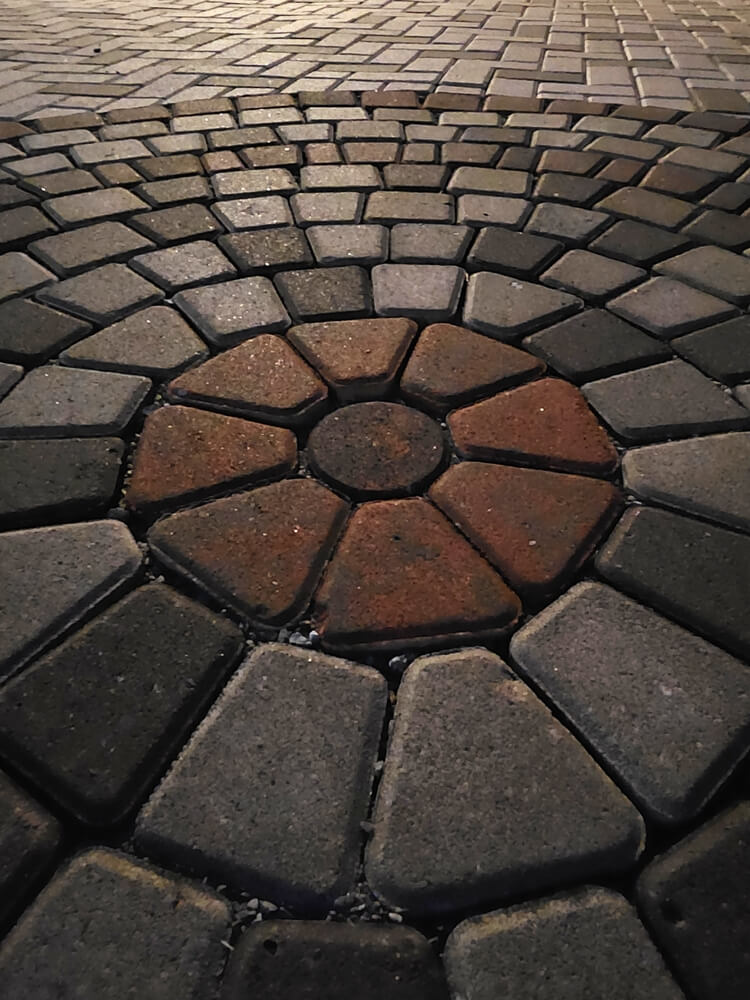 Układanie kostki brukowej